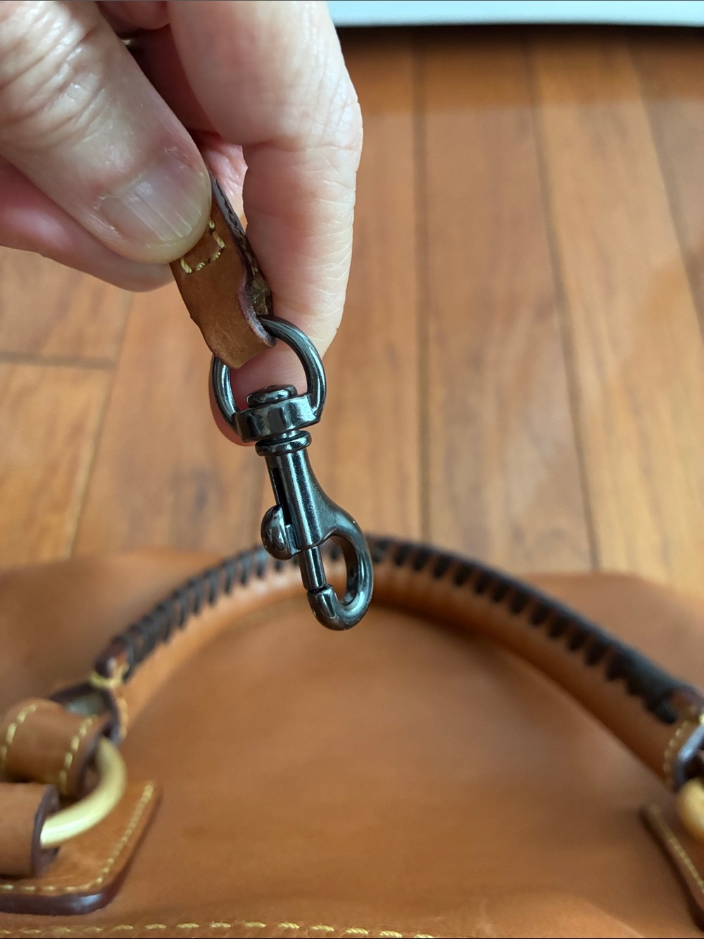 NWOT Classic Tan Leather Satchel Handbag - Picture 9 of 10
